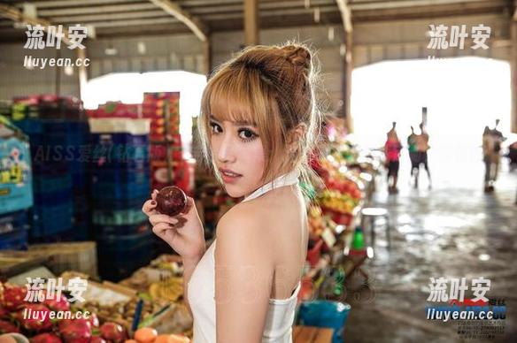AISS爱丝(钻石版) - 若兮写真集：这是我私人总裁定制，你懂的！