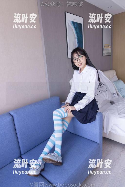BoBoSocks袜啵啵-小沫 BoBoSocks袜啵啵 - 小沫的美图:在绿色丝袜里优雅地“捉迷藏”!