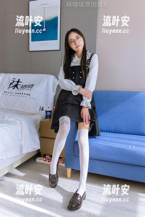 BoBoSocks袜啵啵 - 小甜豆的黑丝写真，定制的设计感真不错，脚尖微加固这细节，别有用心。