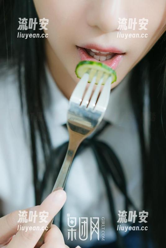 GIRLT果团网-通灵儿 GIRLT果团网 - 通灵儿的美脚精选:踩踏尘世的小趣味