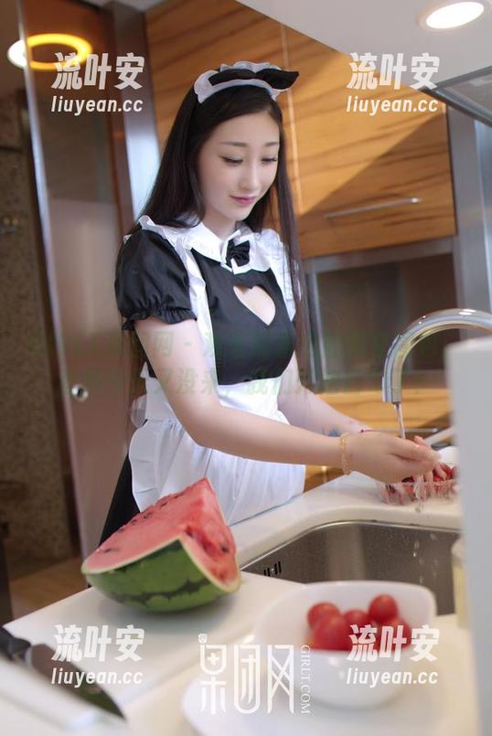GIRLT果团网-酸酱兔 GIRLT果团网 - 观看酸酱兔的教室图包:老师今天又没来,我们开始自习了!