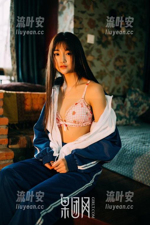 GIRLT果团网 - 一组在线图片：黄歆苑如何神奇地把灰丝穿出新高度？
