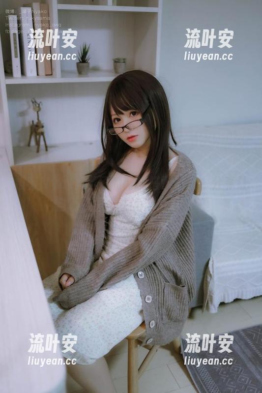 推荐Nyako喵子的网袜搭配合集，分享让自己成为“主角”的小秘诀