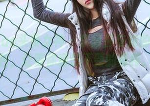 TouTiao头条女神 – 李丽莎与她的秘书图包，让等你意想不到的福利。
