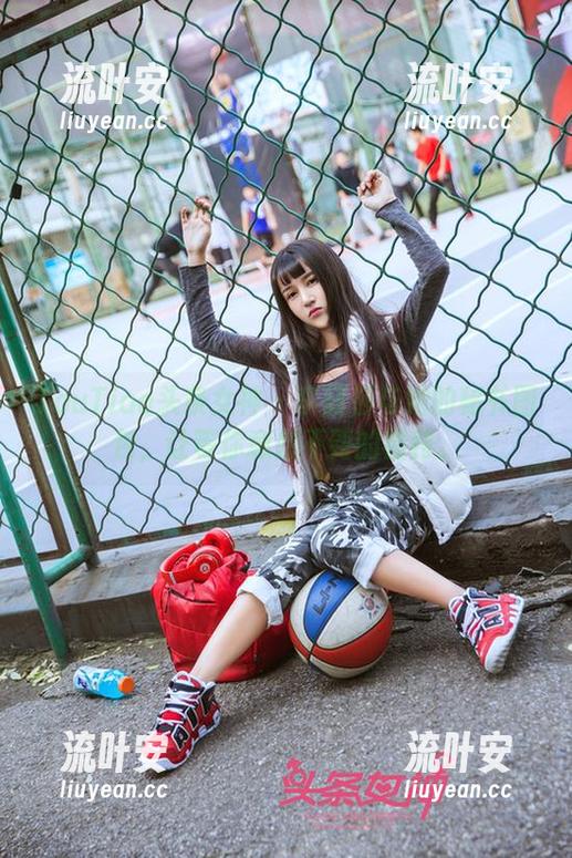 TouTiao头条女神-李丽莎 TouTiao头条女神 - 李丽莎与她的秘书图包,让等你意想不到的福利。