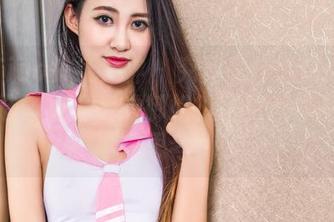 TouTiao头条女神 – 究竟是什么豁达的灵魂创造了杨曼妮的御姐？图包和作品都让人思考！