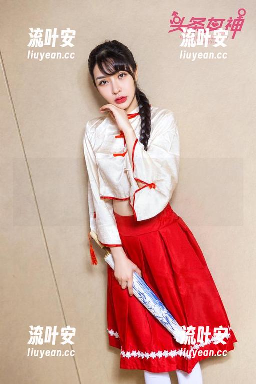 TouTiao头条女神-杨漫妮baby TouTiao头条女神 - 高清图册中的白衬衫,杨漫妮baby亲切又真实,但这款衬衫怎么能把我给征服了呢?