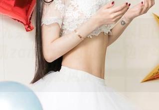 UGirls尤果网 – 旅行与免费原图的奇妙结合，禅叽zankii一边拍照一边奋斗为了避免被风吹走！