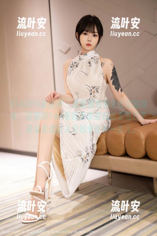 XIAOYU语画界 - 最新图包和办公室的结合，让安琪Yee看起来像是在这里混日子，却总是想让人为她停留多一会儿。