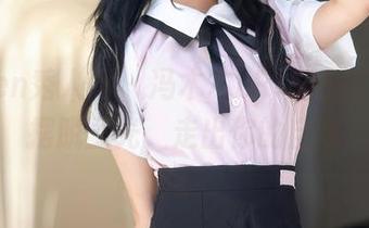 Xiuren秀人网 – 冯木木LRIS短裙写真，摆脱圣光，走出你的自我