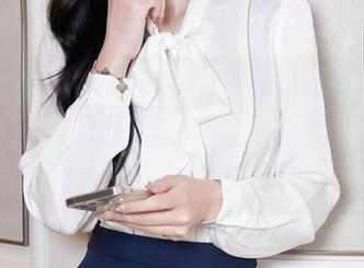 Xiuren秀人网 – 李丽莎的泳池写真精选，小心，水温适中，别被那柔和光线迷了眼。