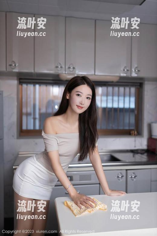 Xiuren秀人网 - 每次翻到王馨瑶Yanni的镂空私拍，心里都在想，资源能多给点儿吗？
