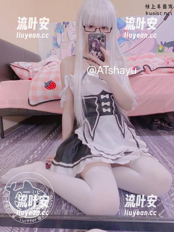 最新消息，at鲨鱼又发裸足写真，眼前一亮啊！