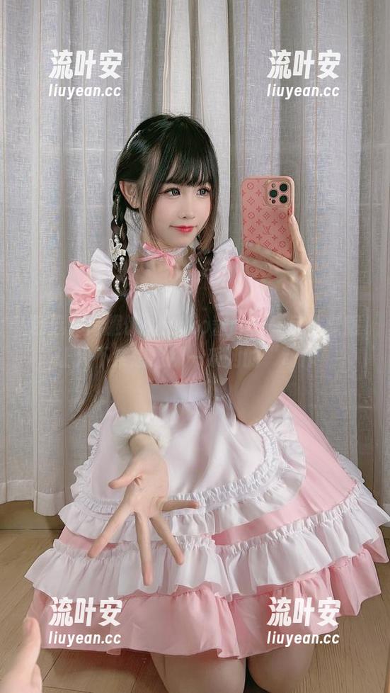 miko酱吖 精选体育服饰:miko酱吖,一身体操服,让人不禁想象那一系列的“动作”。