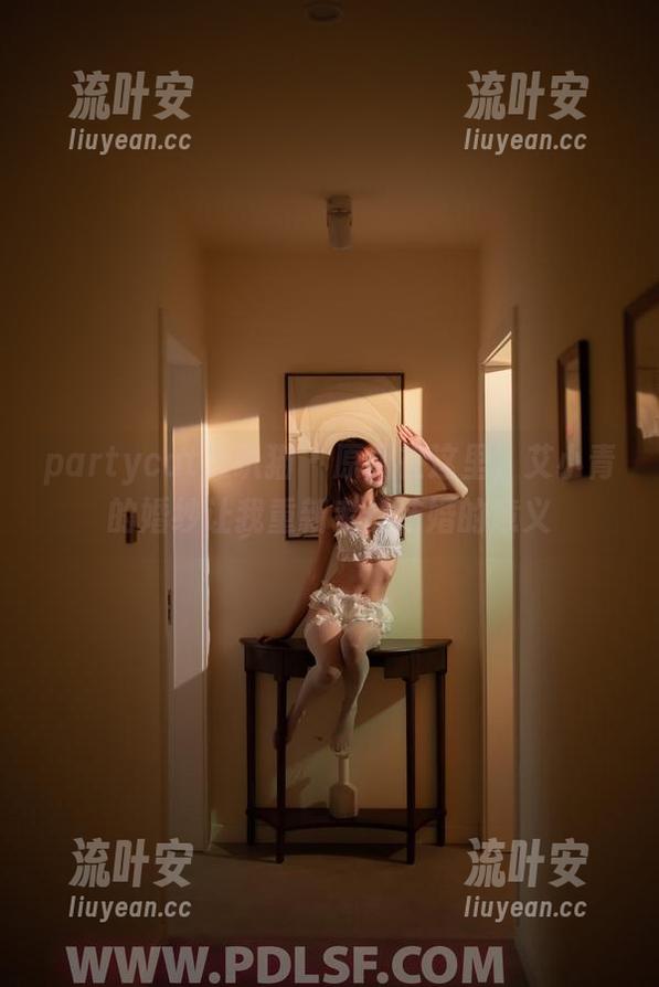 partycat轰趴猫-艾小青 partycat轰趴猫 - 原图在这里,艾小青的婚纱让我重新考虑结婚的意义