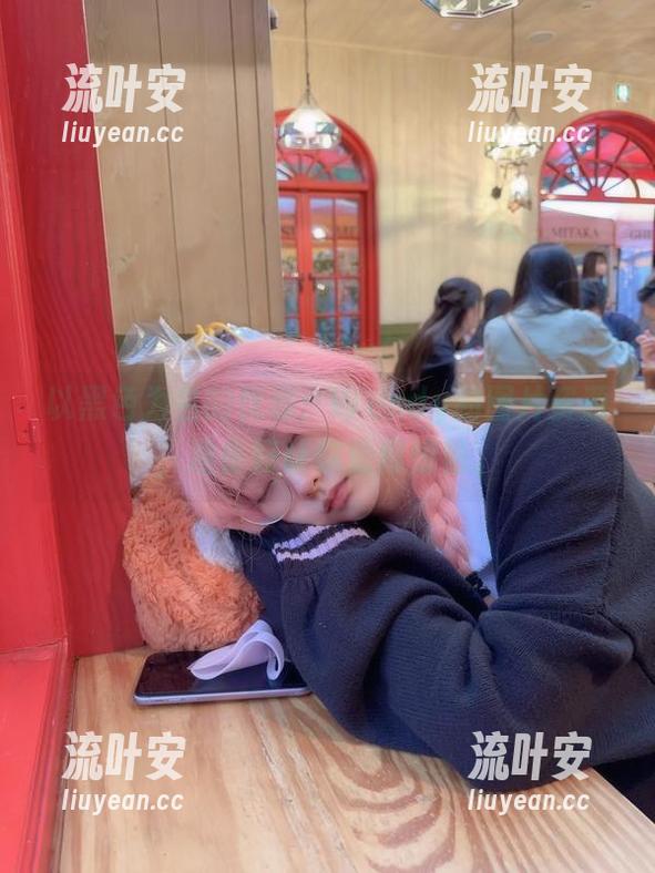 wendydydydy_酱油 以黑色为名的优雅:Wendy的图片资源,准备好让你觉得惊艳。
