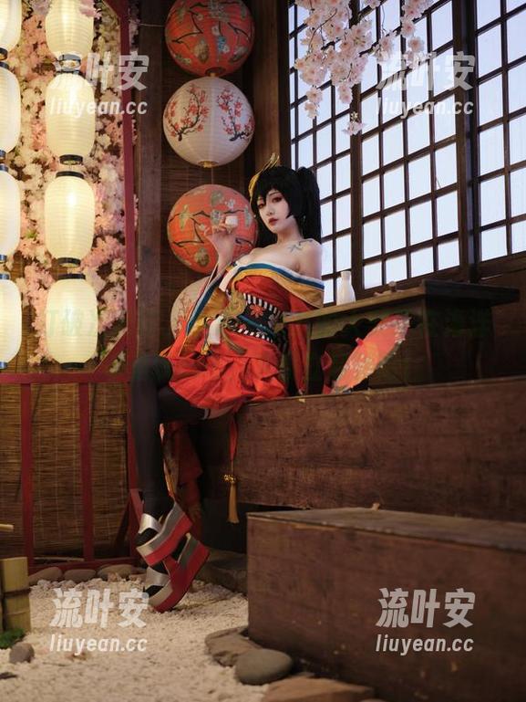 打破次元壁，小心一米八的大梨子在海洋球里玩cos，下载立刻体验！