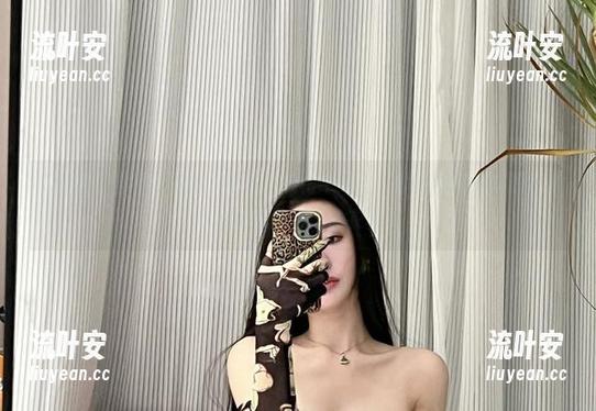 不爱笑的赛琳 微密圈 - 当不爱笑的赛琳在连衣裙中迷失,原图收藏的资源让我天天都想路过她的衣柜!