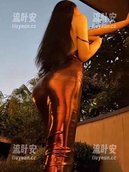 不爱笑的赛琳 微密圈 - 战斗机般会展翅的蓝色连体比基尼,不爱笑的赛琳带你上天入海,照片太帅了!
