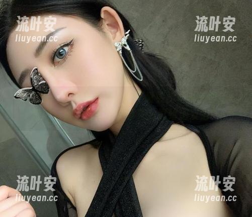 不爱笑的赛琳 微密圈 - 这波搭配绝了!不爱笑的赛琳的西服+渔网丝袜组合,值得拿来分享给朋友们!