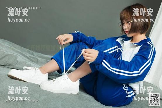 丽柜-子晴 丽柜 - #在线校服图集#子晴的样子,完全是“校园偶像”那条路上的不归路。