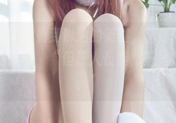 丽柜 – 每次看到琳达的美腿，脑海就泛起杜甫的诗句，“但愿人长腿，千里共炎夏。”