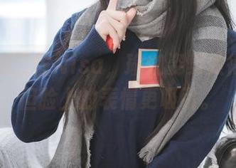 套图中的二佐Nisa，瑜伽姿势做得不赖，但脸上的表情更吸引。