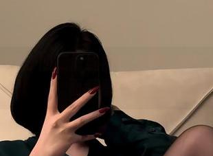 微密圈 – 保守的二舅妈裸足写真：她的套图让地面都羞愧了