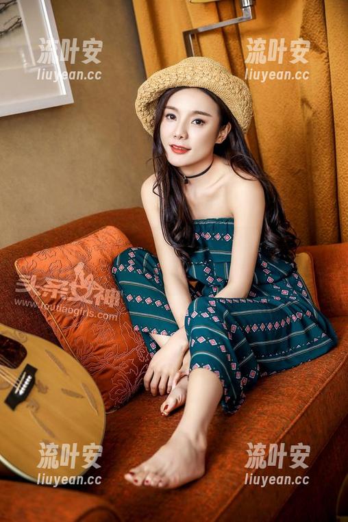 头条女神-大蜜蜜 头条女神 - 大蜜蜜来了,御姐写真免费奉上,有种来试试?