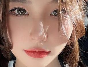微密圈 – 妮是老虎，黑丝足恰好，私房摄影中的细腻与张扬