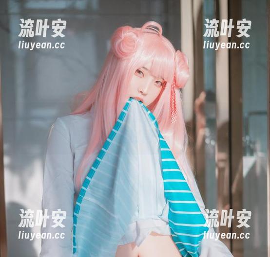 宋哈娜(송하나)的牛仔裤分享，更破洞的地方，越时尚？