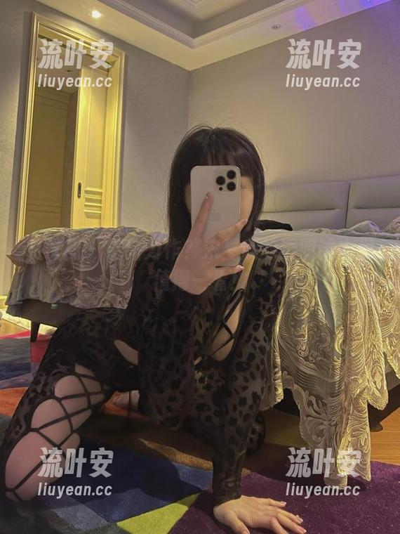 微密圈 - 最新力作？宋昱欣的透明试衣间值得一看！