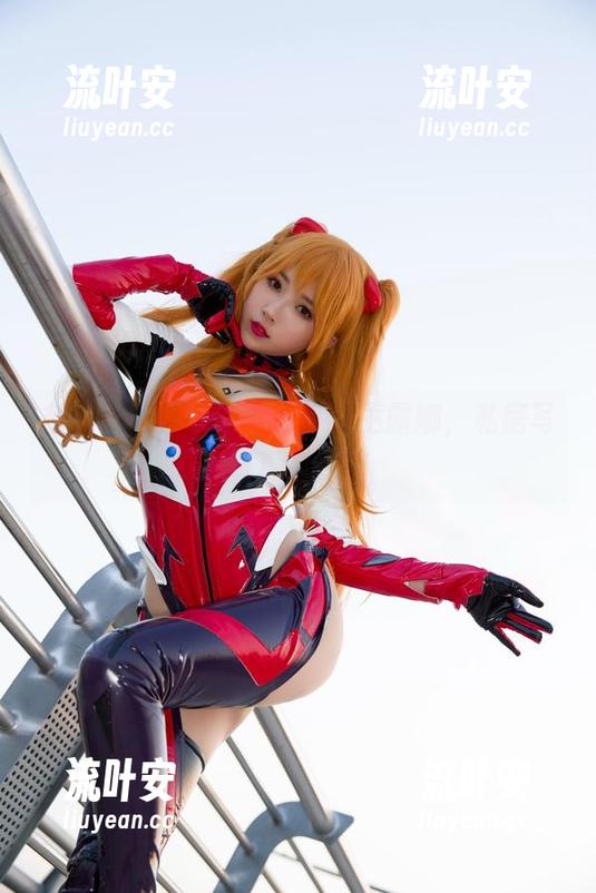小女巫露娜 条纹提花白衬衣下的小女巫露娜,私房写真真有一套