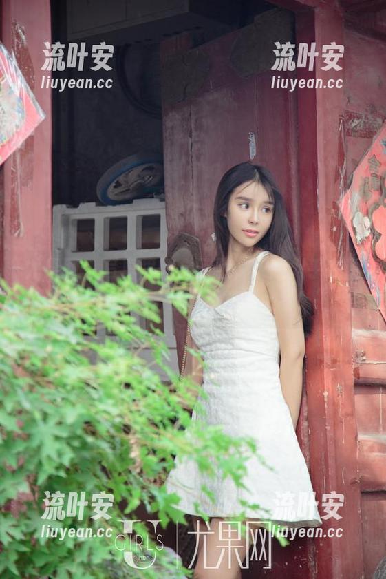 尤果网 - 写真里的金子熙，双腿似乎在说：“快来哦，但绝不能追上我！”