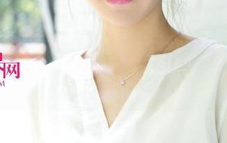 尤果网 – 美图直播中，靳宝的长腿私拍——腿这是要攀上月球吗？！
