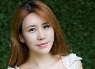 尤物馆 – Cris_卓娅祺的长腿套图更新，腿太长，都有点丧失重心了！