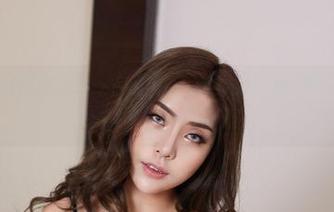 尤物馆 – 想看孟狐狸FoxYini的办公室？免费图册带你偷瞄一下同事们的状态