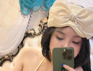 微密圈 – 张鑫baby的美腿值得放大看：资源和原图就像是“繁星”和“夜空”的配合。