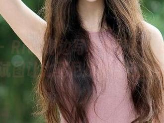 推女郎 – Rita海边写真集更新：捣鼓着海风，试图让比基尼找到自己的位置。