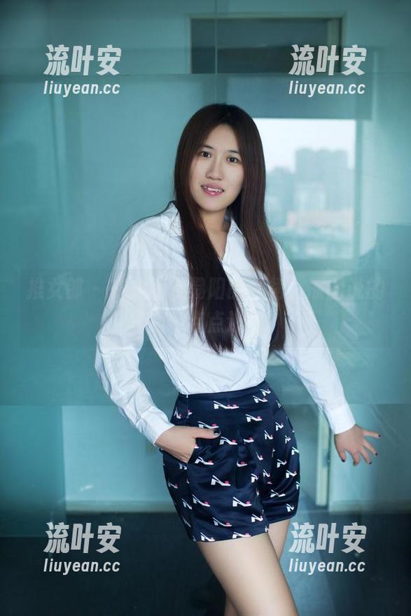 推女郎 - 在线围观易阳的红裙，原图说的只是一点点道道。