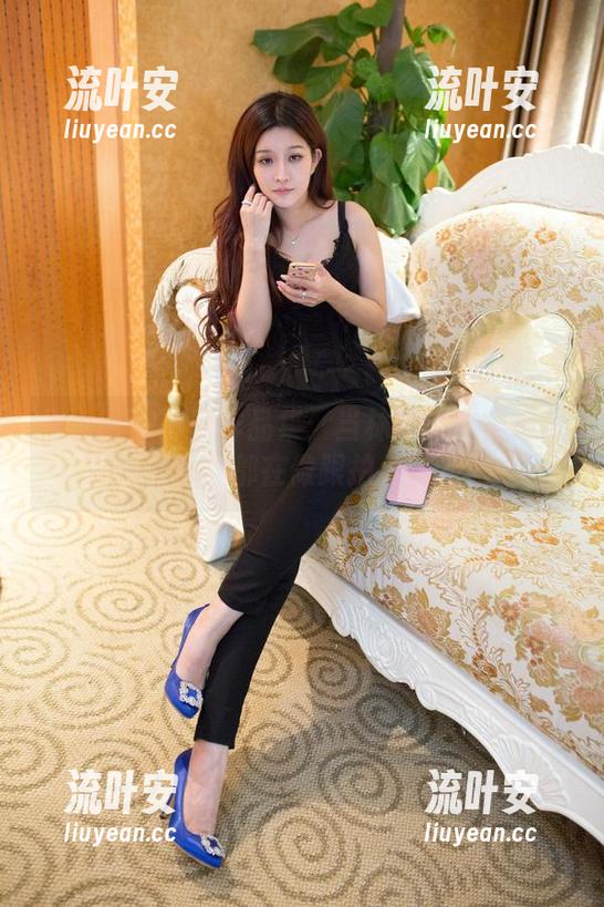 推女郎 - 写真作品集：当林萌萌穿起礼服，我全程都在做跟拍小狗狗！