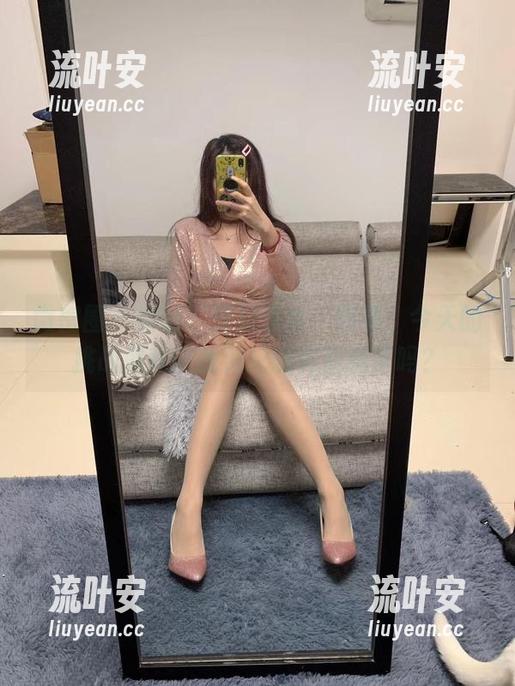 提袜少女 微密圈 - 定制‘提袜少女’图集:今天的挑战是我能找到她的其他袜子吗?