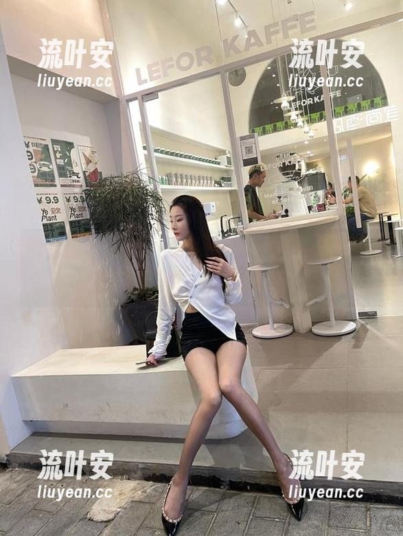 是小逗逗 微密圈 - 更新!是小逗逗的写真,美足比我鞋柜里的新鞋都吸引!