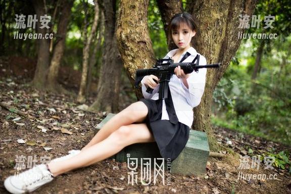 果团网 果团网“芭比女神”的写真,前景美得很,背景却打了个盹!