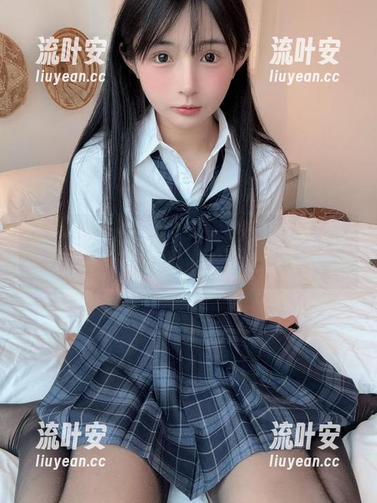 精选桜井宁宁的写真，未麻的姿势又优雅又让人猜测，真是多层次。