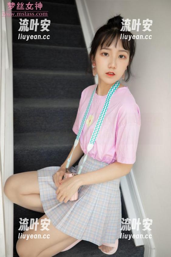 梦丝女神 - 水手服？乔儿在高清图集中显得好像可以征服波涛汹涌。