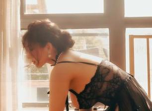 樱晚gigi校服写真集：学生时代的逃避与妄想。