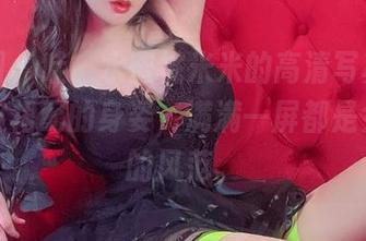 微密圈 – 哇，水蜜桃米米的高清写真，这御姐皮裙配的身姿，满满一屏都是女强人的风范。