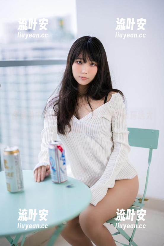 在泳池中追逐时光，汪知子的Cos精选太有创意！