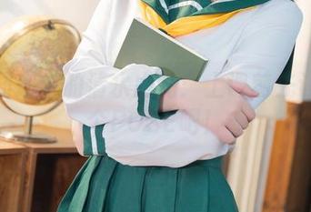 校服图册中的清水由乃：上课前先让我来个POSE吧！